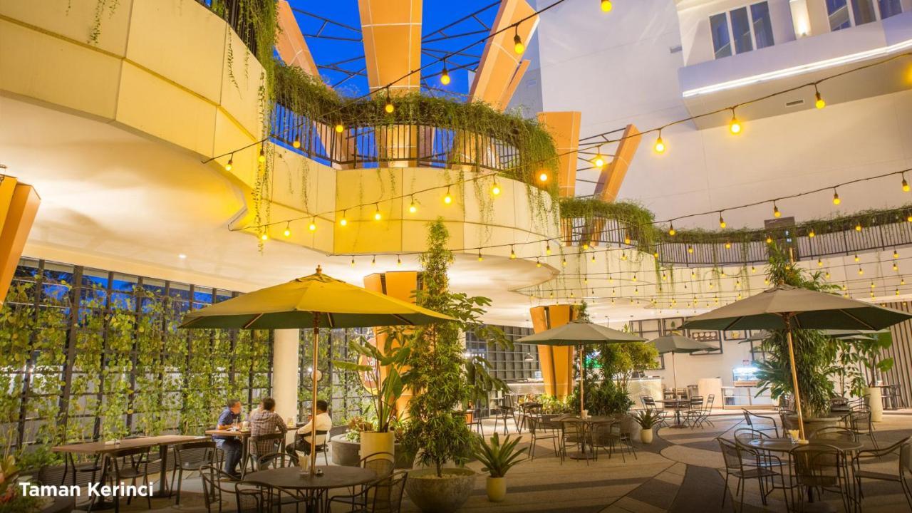 BW Luxury Hotel Jambi Ngoại thất bức ảnh
